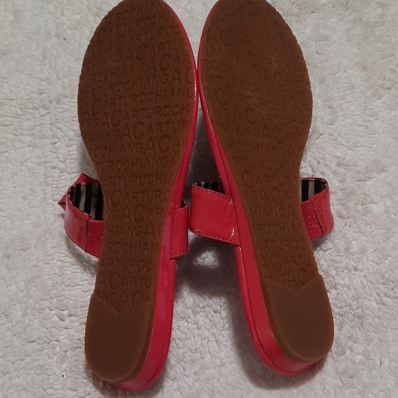 Arturo Chiang Red Sandals with Checkered Insole - Picture 4 of 5